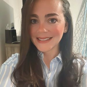 Meet your Posher, Yesenia